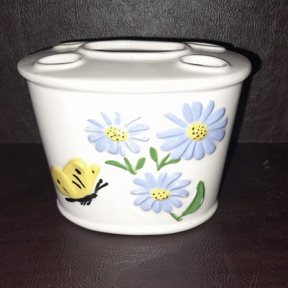 VTG Atlantic Mold Co Embossed Butterfly & Flower Toothbrush Holder